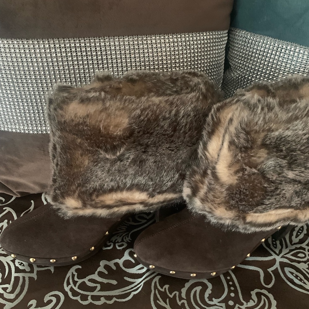Women 10 suede and faux fur color is coffee with a  3 1/2 inch heel ankle boots